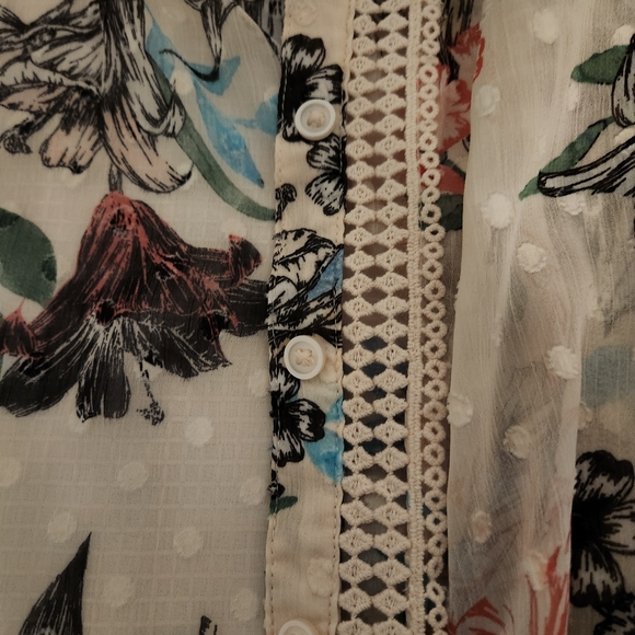 Torrid floral shirt size 4 - Picture 2 of 5